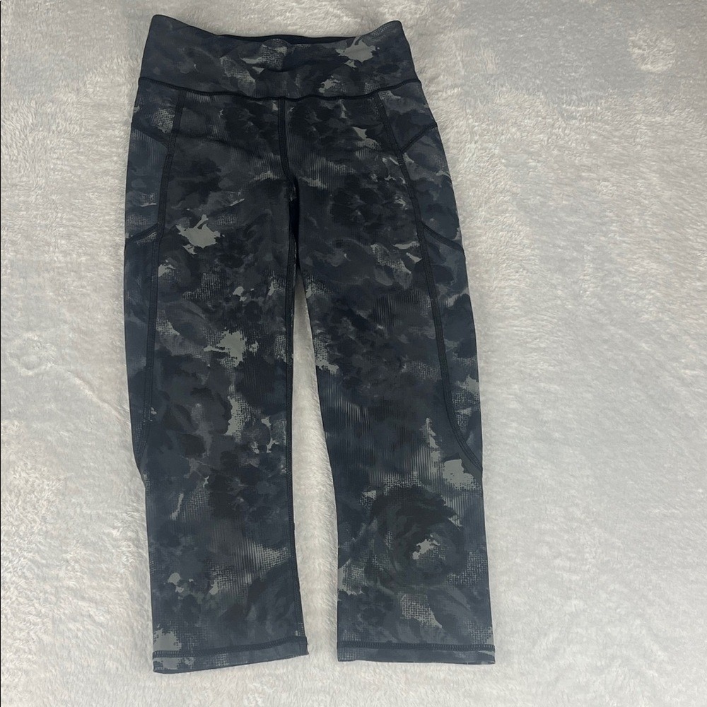 Sweaty‎ Betty Zero Gravity Leggings Womens S Black Floral Camo Cropped